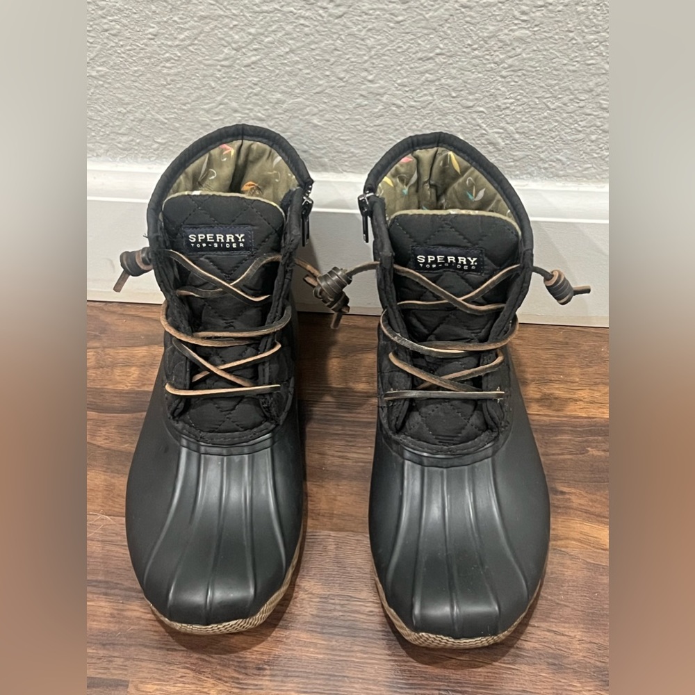 Sperry boots only worn once size 7